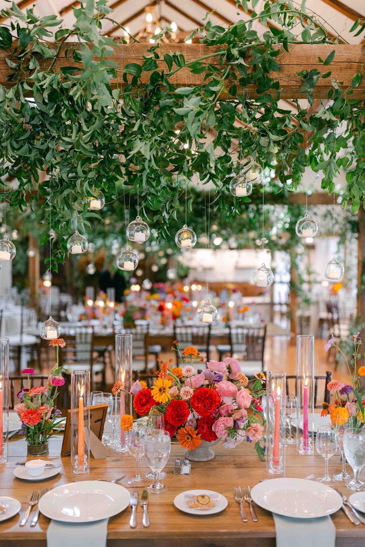 colorful-wedding-day-florals-with-floating-candles