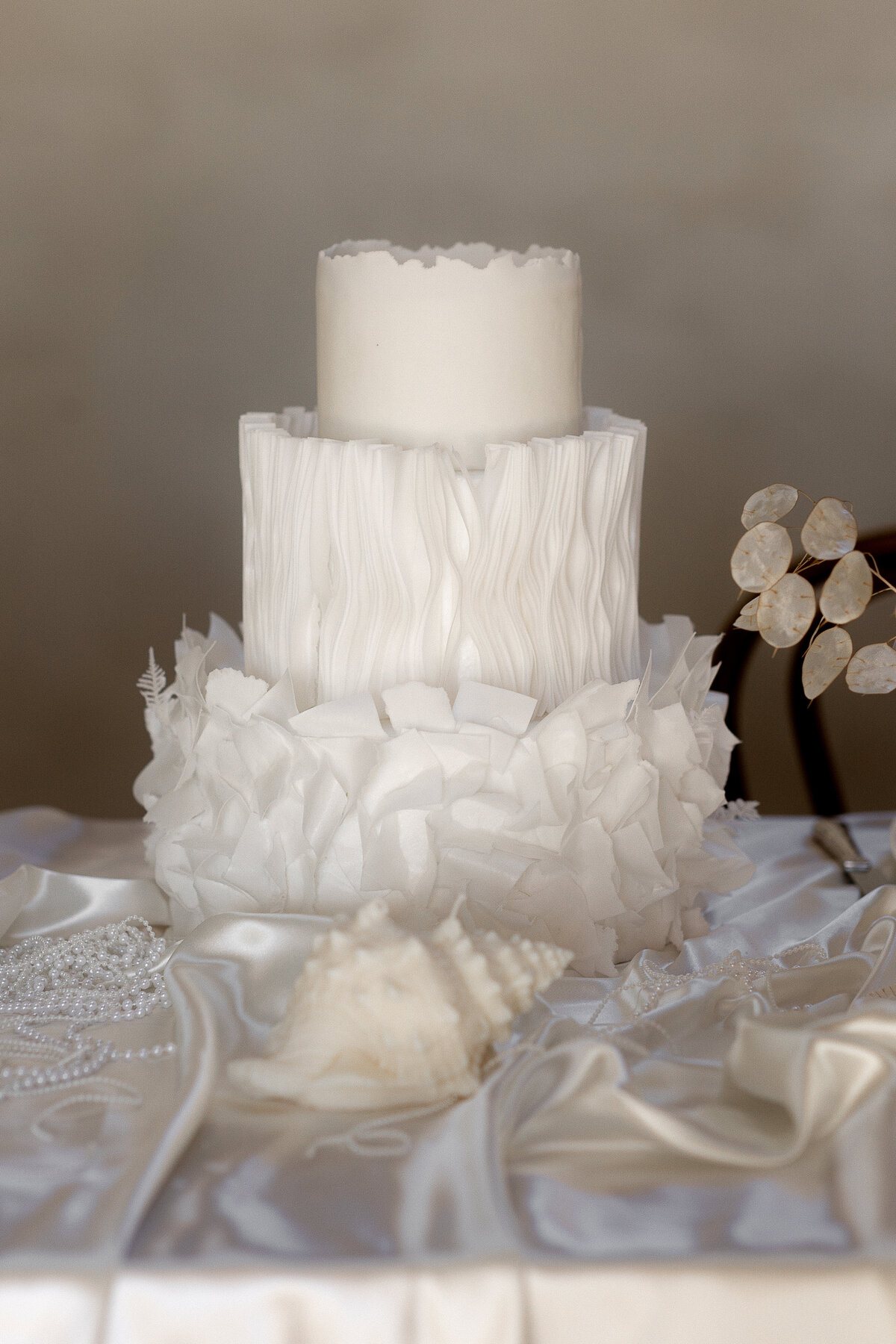 TANGERINE11-MONOCHROME-TABLE-42