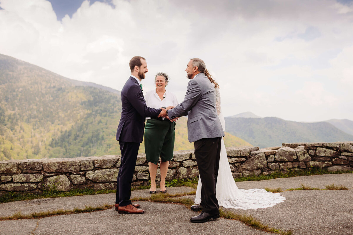 Glassmine-Falls-Overlook-Elopement-NC-26