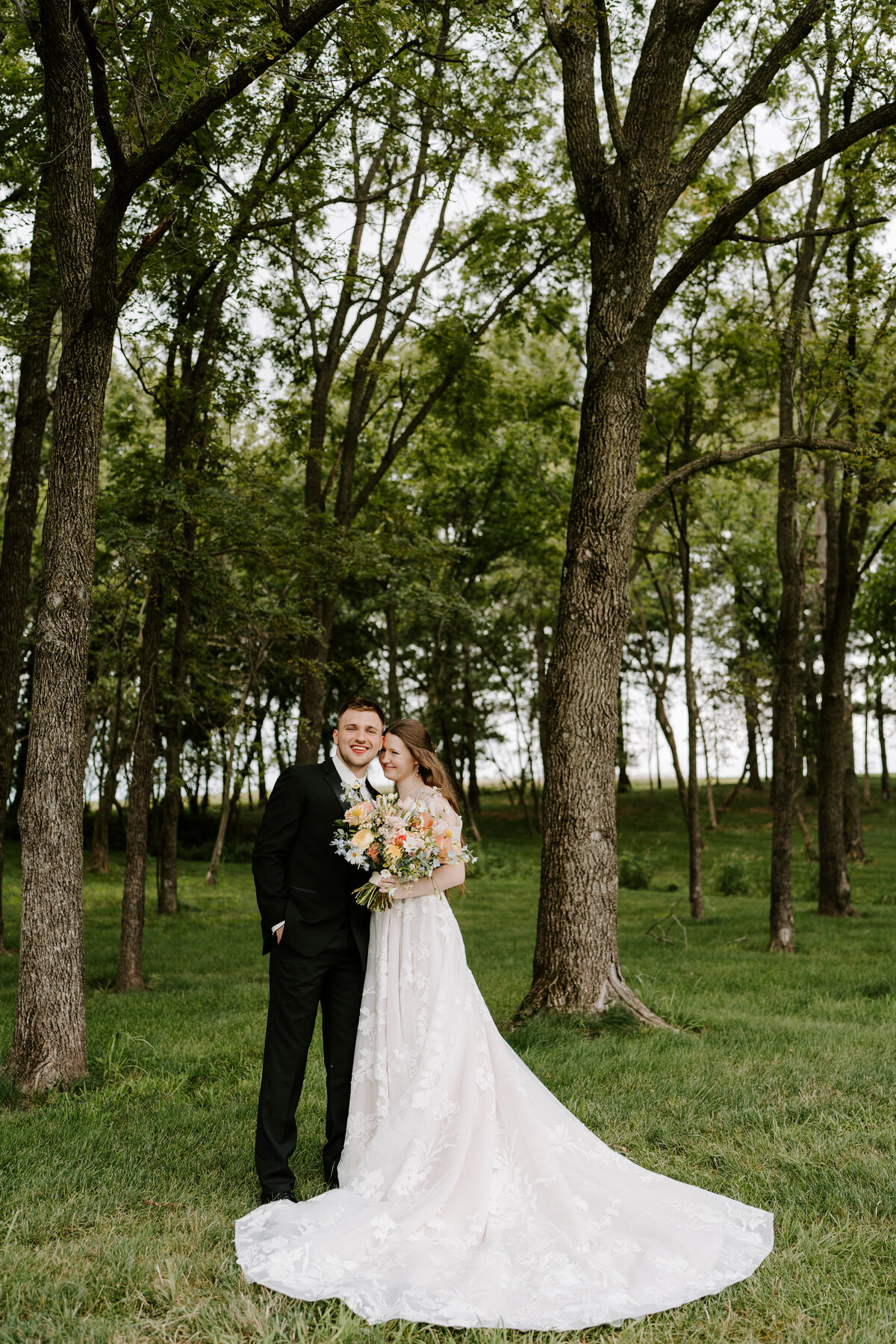 kraber-the-gathering-grounds-iowa-wedding-23