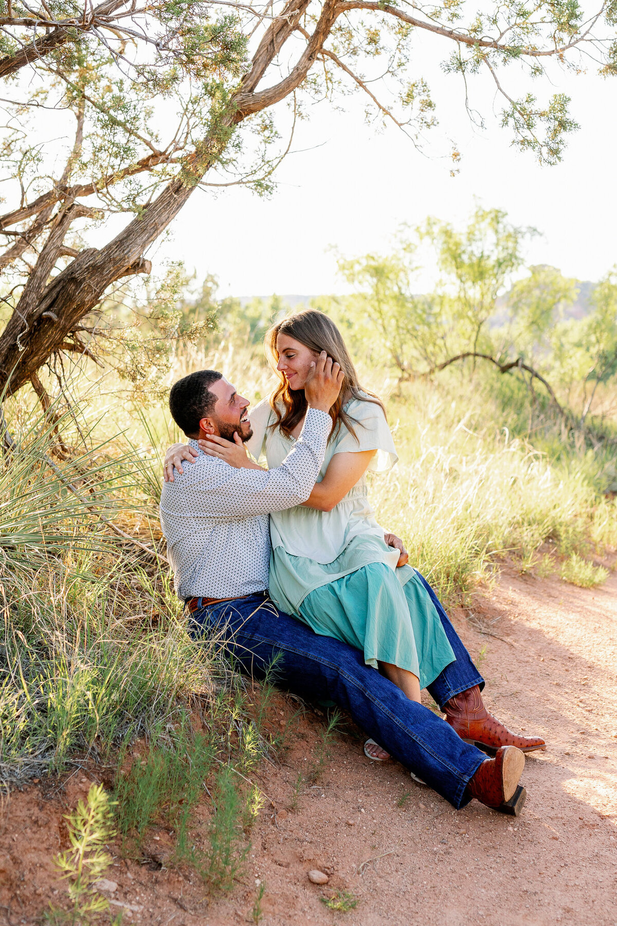 Outdoor engagement session for a couple in Palo Duro Canyon