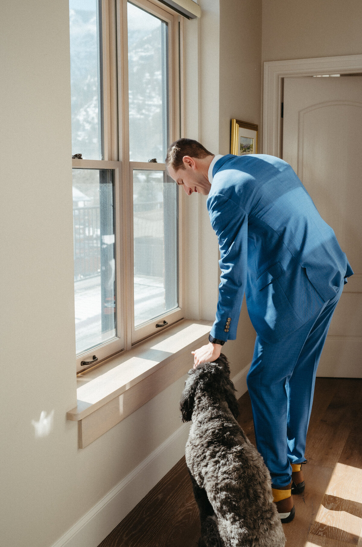 Sam-Murch-Photography-Ouray-Winter-Elopement-with-dog-10