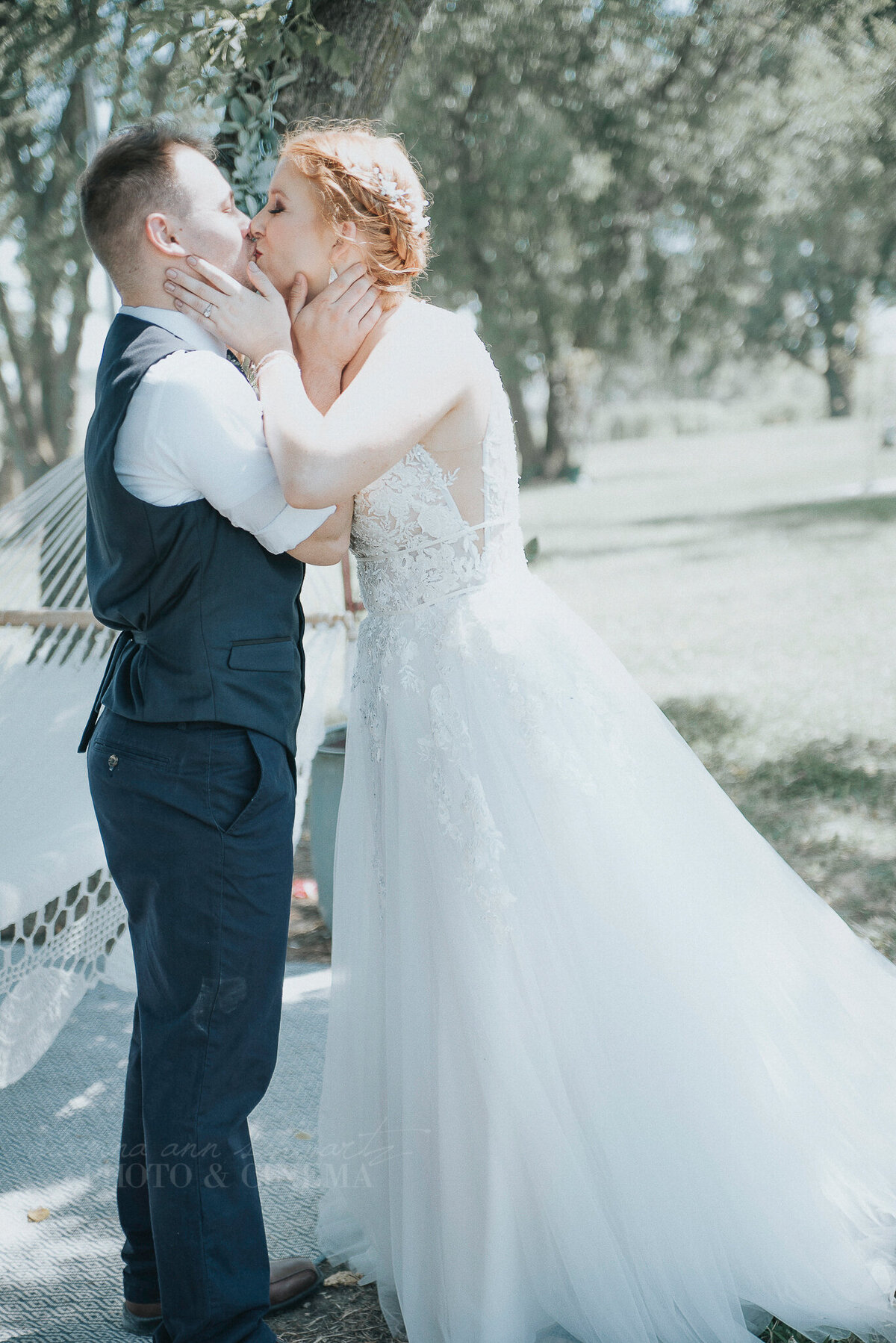 first look _ alaynna ann schwartz _ harpors vinyard _ iowa photographer _ playlife photography_0222