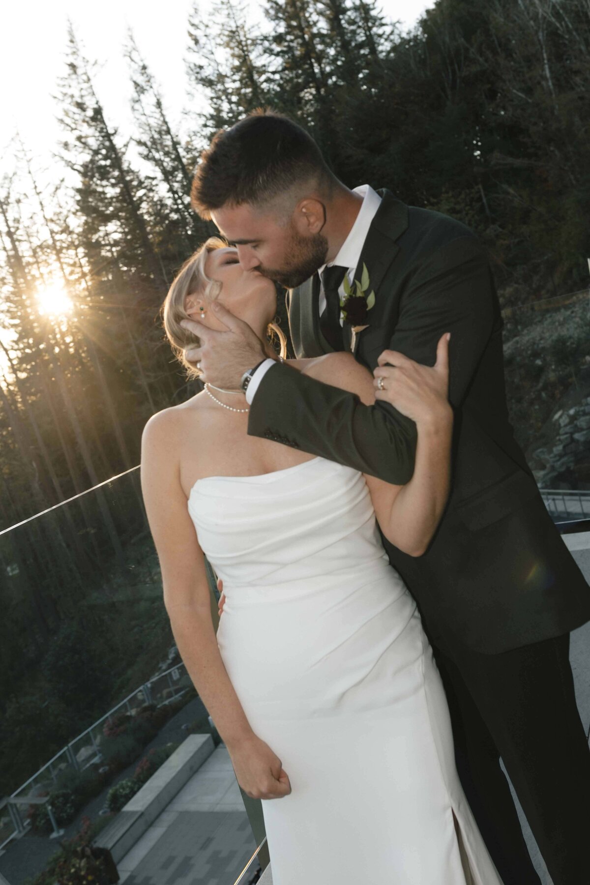 Golden hour wedding portraits at Amaterra winery