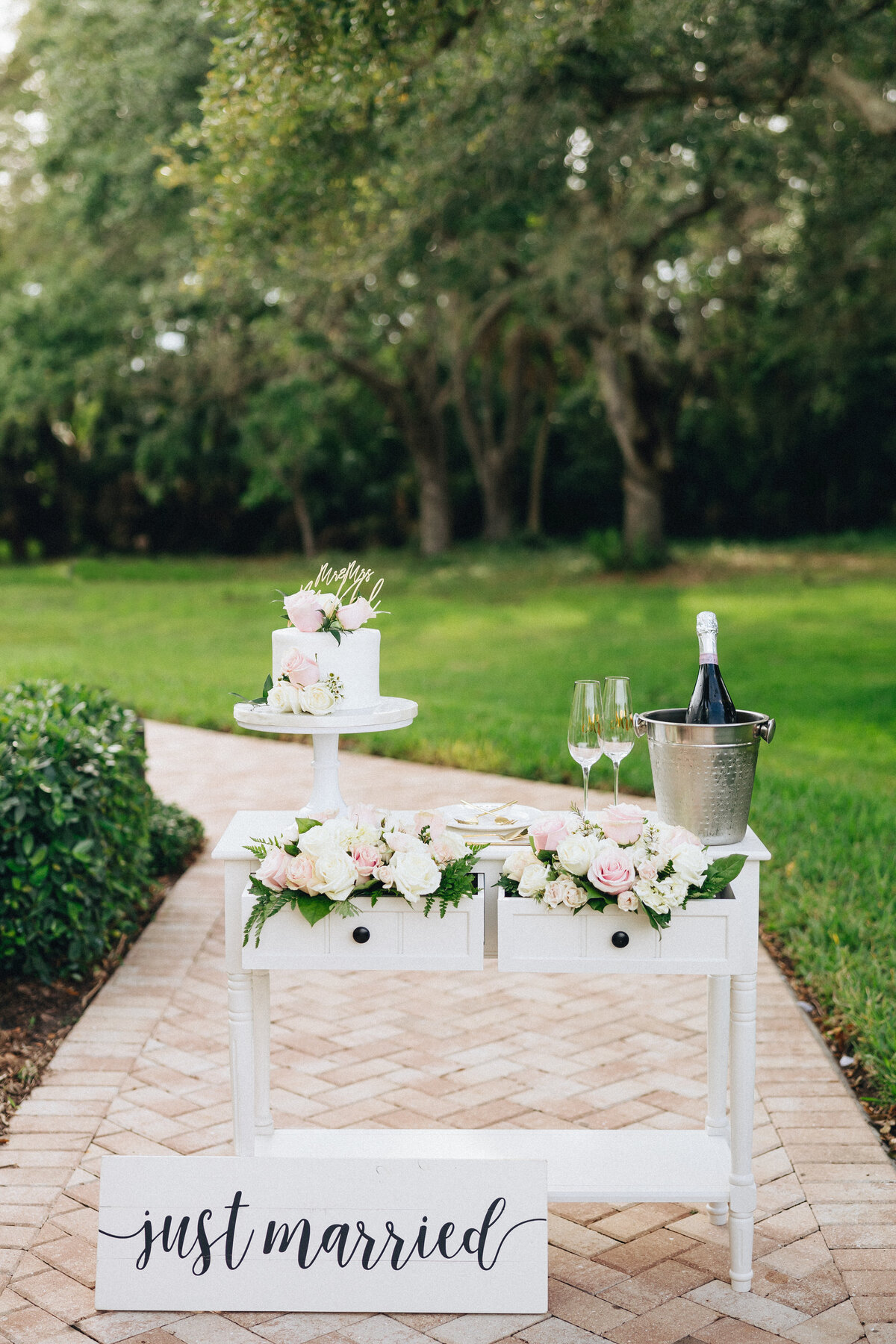 miranda-rose-photo-harborside-chapel-intimate-wedding-chantilly-chic-4
