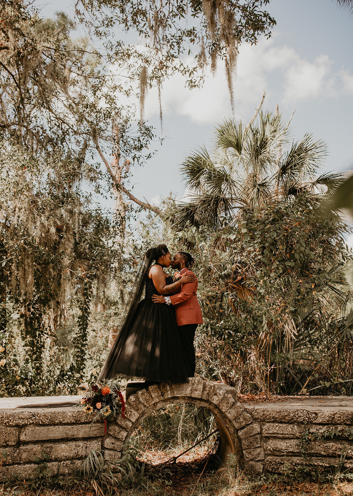 mad-images-photo-boyd-hill-florida-elope-chantilly-chic-celebrations-black-wedding-gown-5