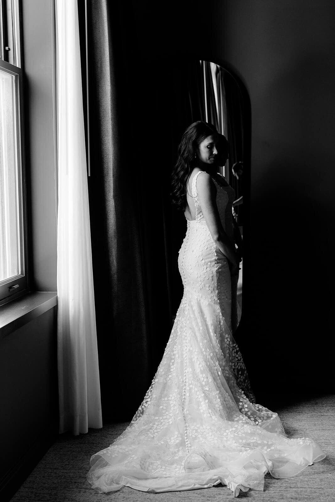 discovery-world-modern-downtown-wedding-milwaukee-057