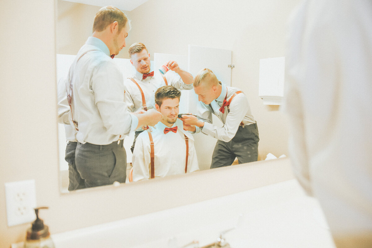 wedding getting ready | Iowa wedding photographer | Iowa Photographer | Playlife | Cedar Rapids | Iowa City | Kalona | Alaynna Ann Schwartz-31
