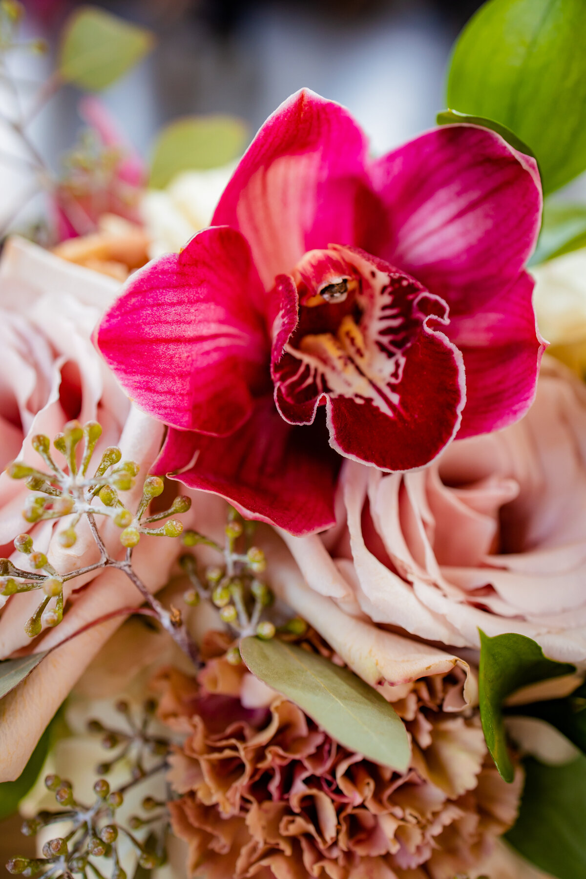 rose-cymbidium-wedding-flower