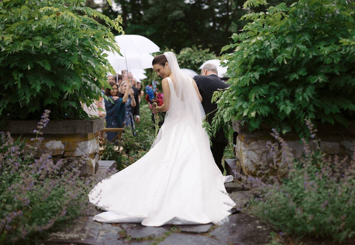 troutbeck-10-bride-walking-down-the-path-with-flowing-gown-at-troutbeck-jenny-fu-studio