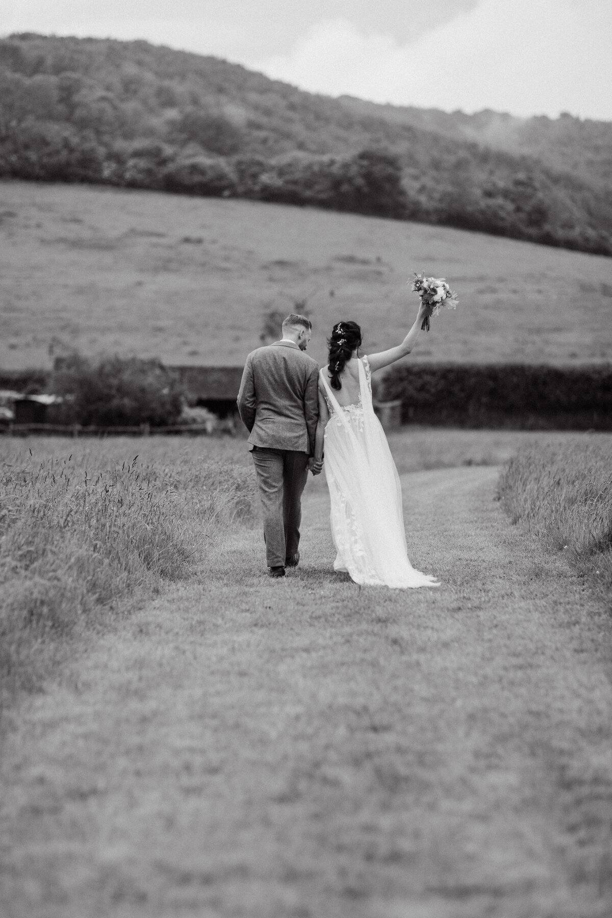 0165 country weddings at Upwaltham Barns in West Sussex