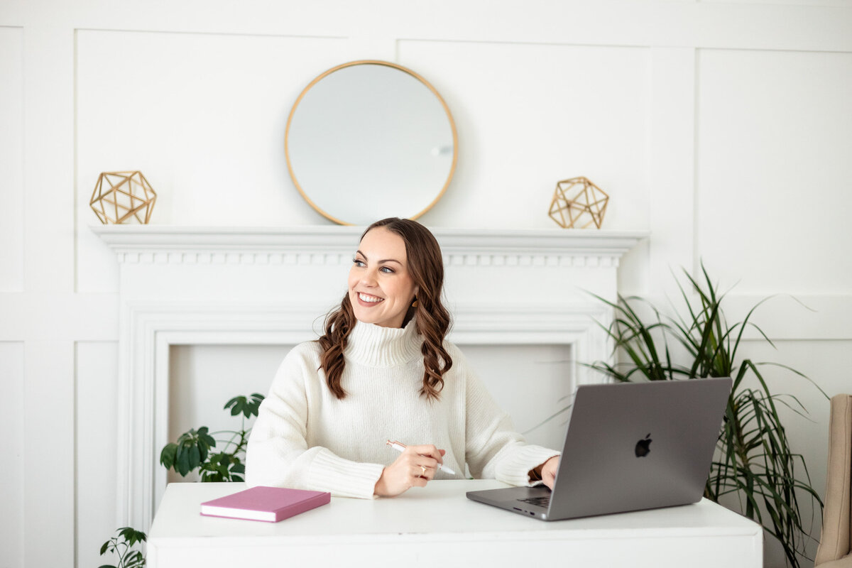 richmond-branding-studio-session-health-and-fertility-coach