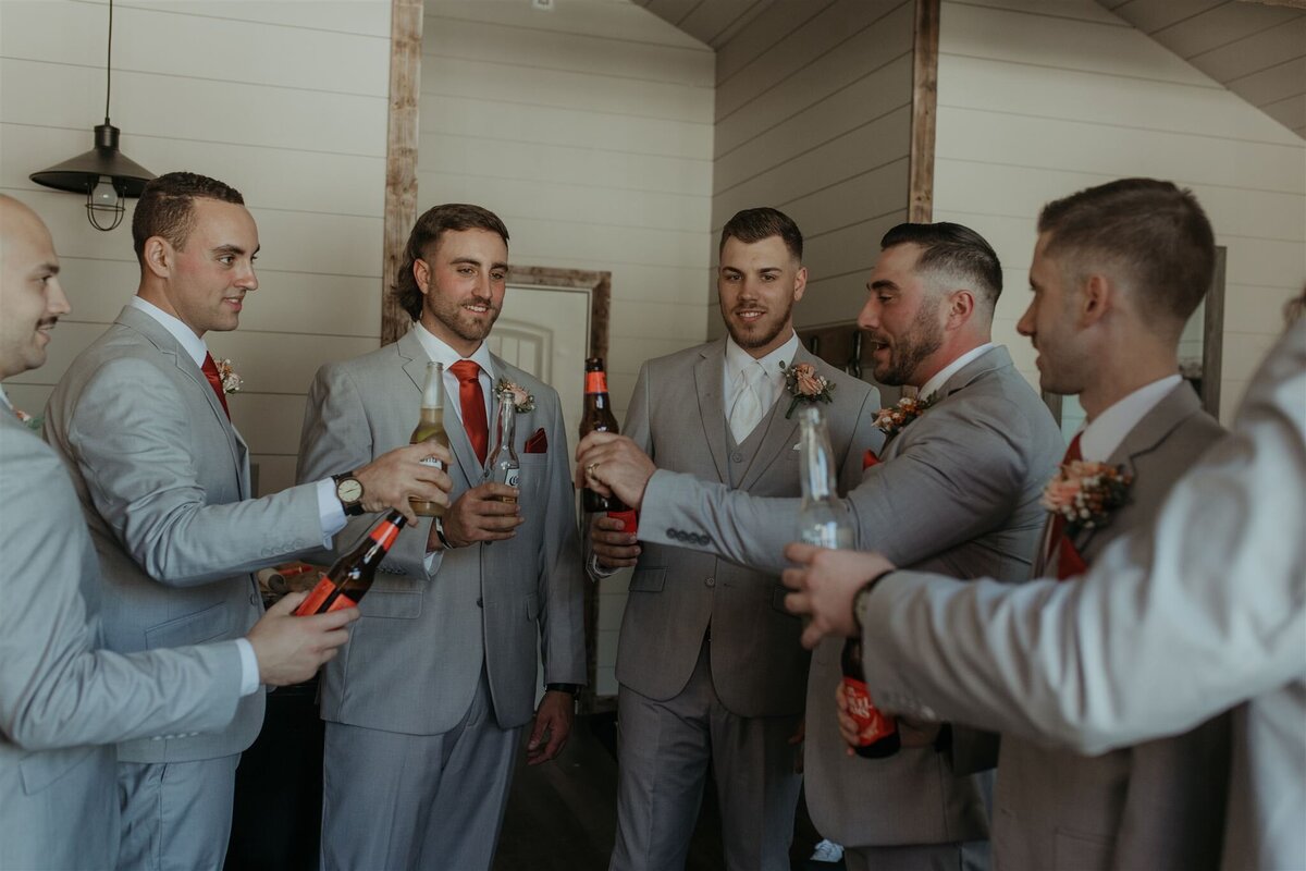 groomsmen-cheers-wedding