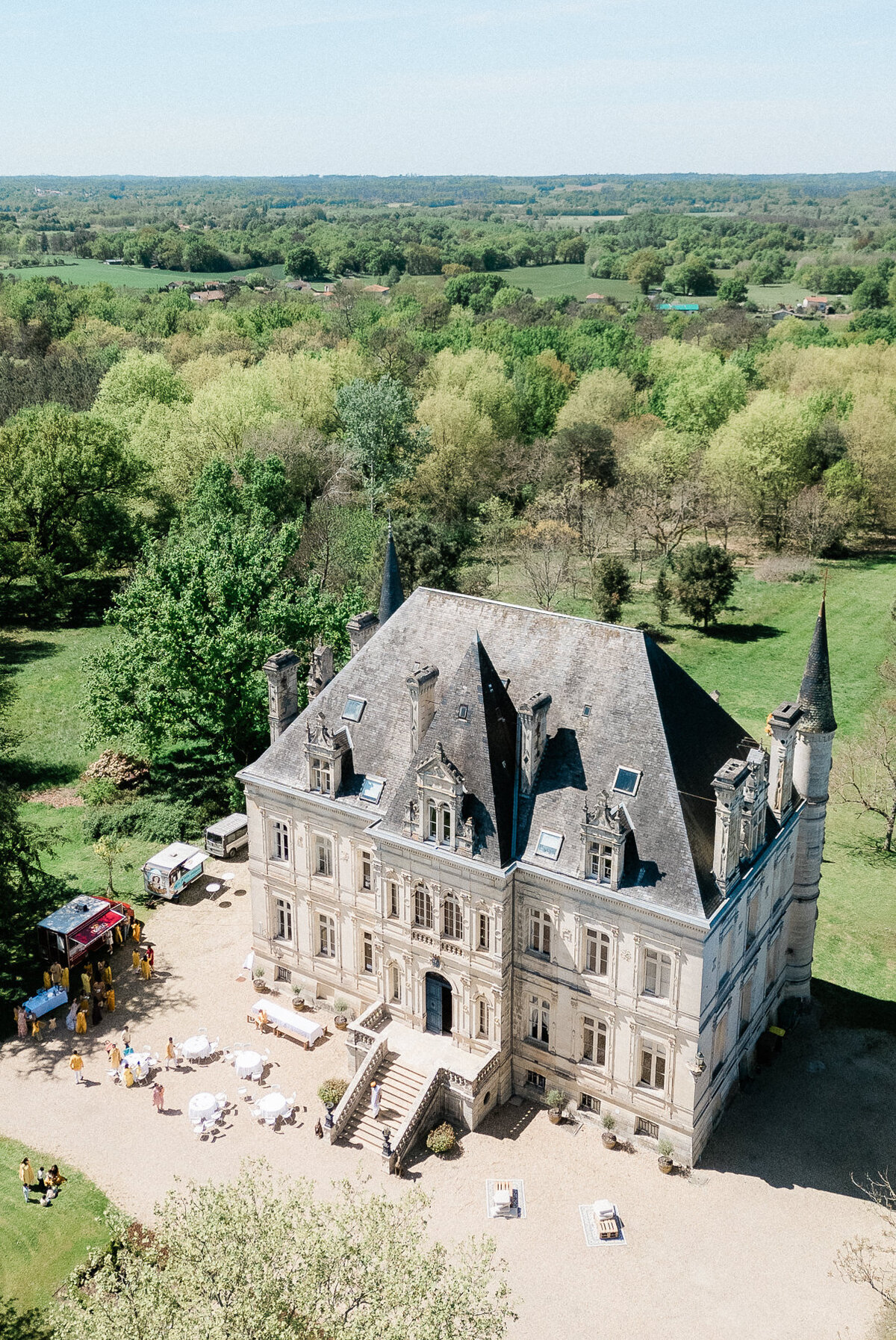 Modern_Chic_Chateau_Valouze_Destination_Wedding_Photographer-25