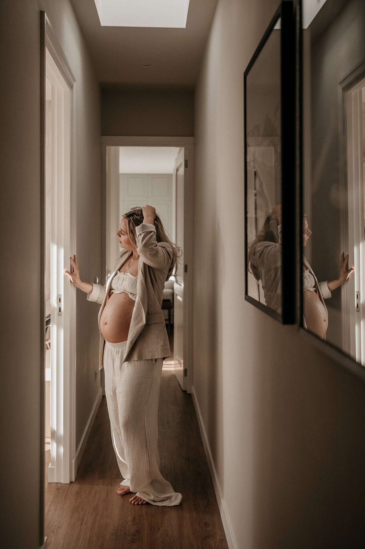 30-LouiseBoonstoppelFotografie_zwangerschapshoot_elegant_blote_buik