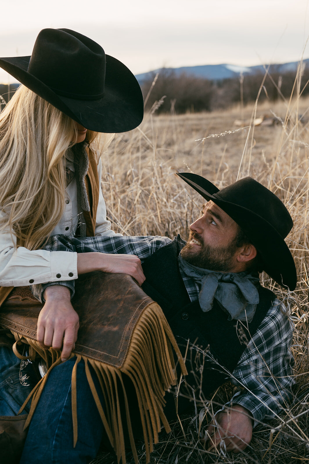 presley-gray-photo-montana-western-ranch-couples-photoshoot-2277
