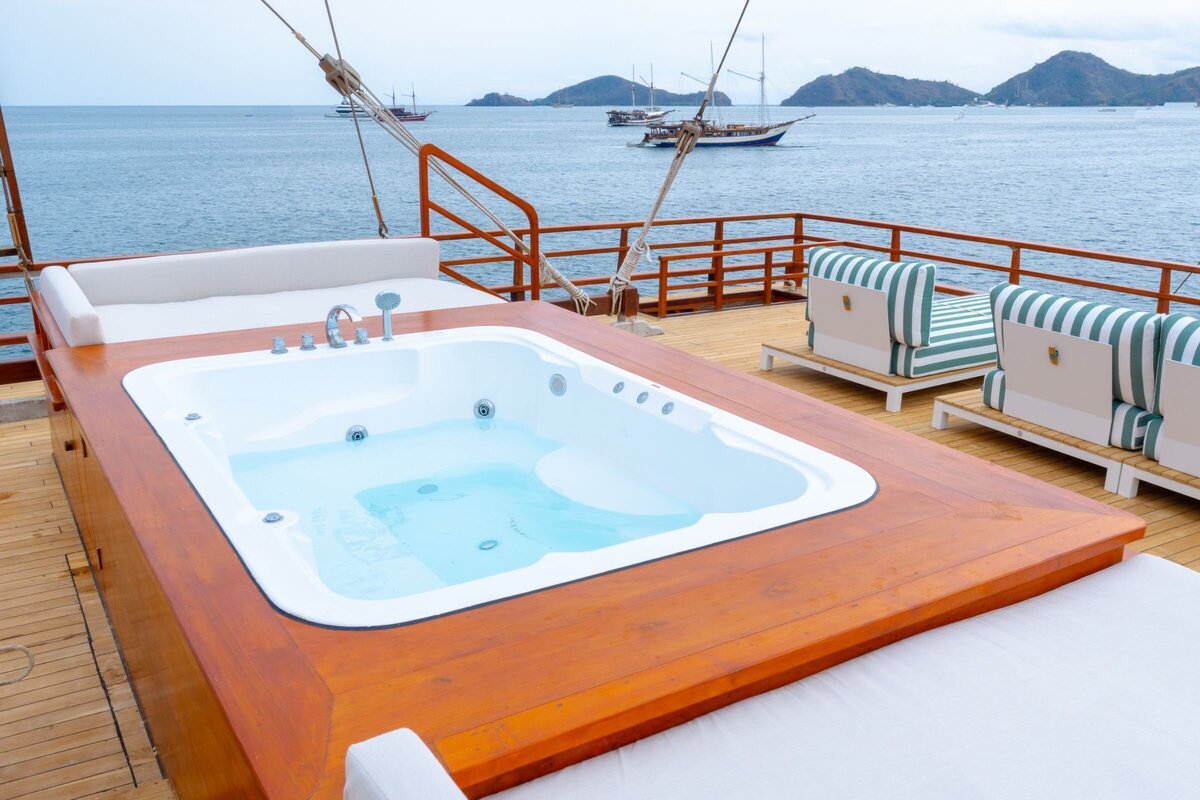 Sanctuary Luxury Yacht Bali - rooftop-1