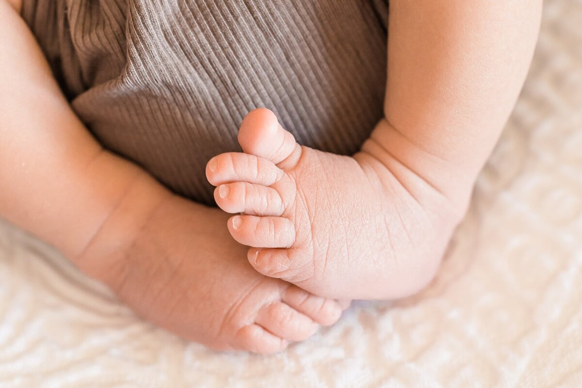 Little boy toes at a lifestyle newborn session