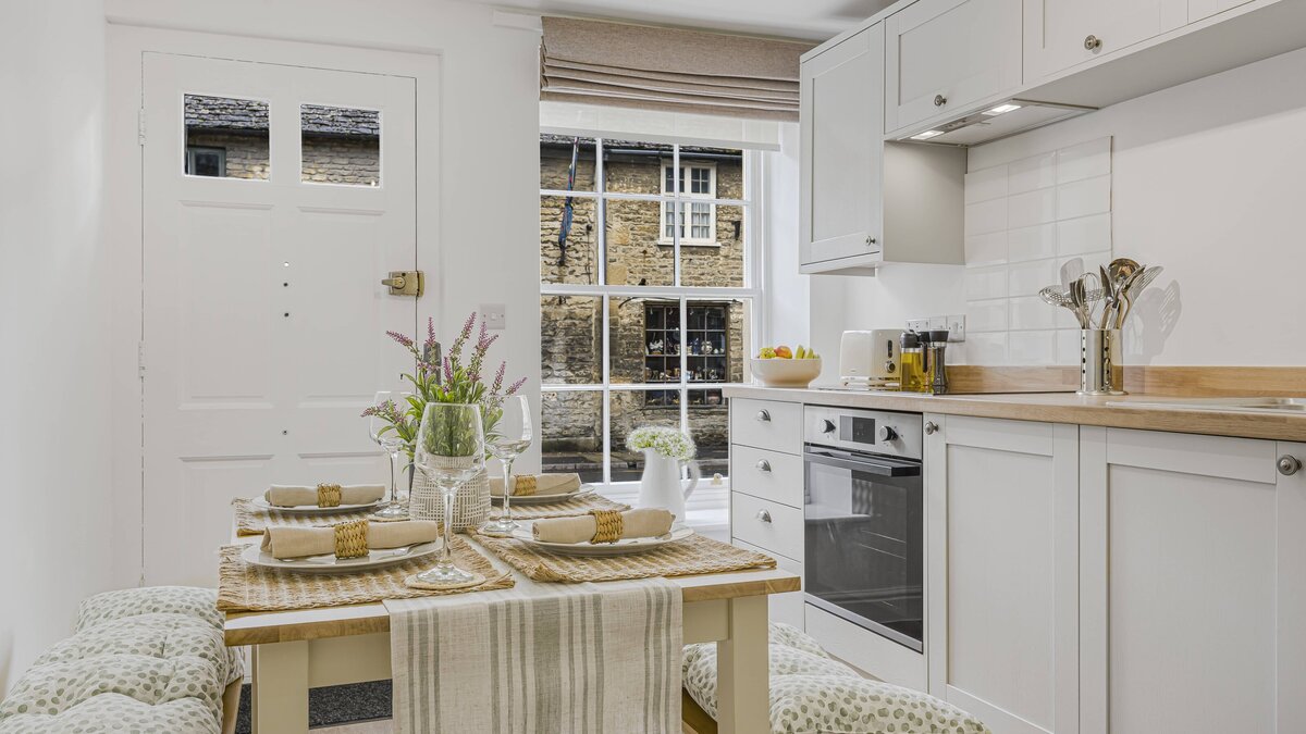 The Hideaway: Luxury 2 Bedroom Cottage