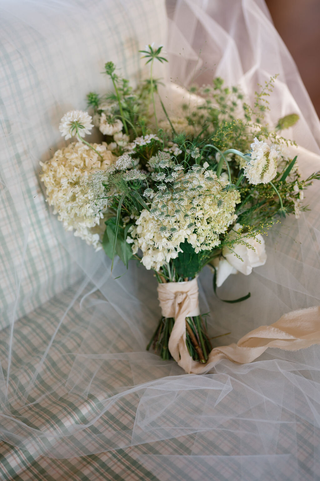 textured-bridal-bouquet-smith-farm-gardens-jen-strunk-events