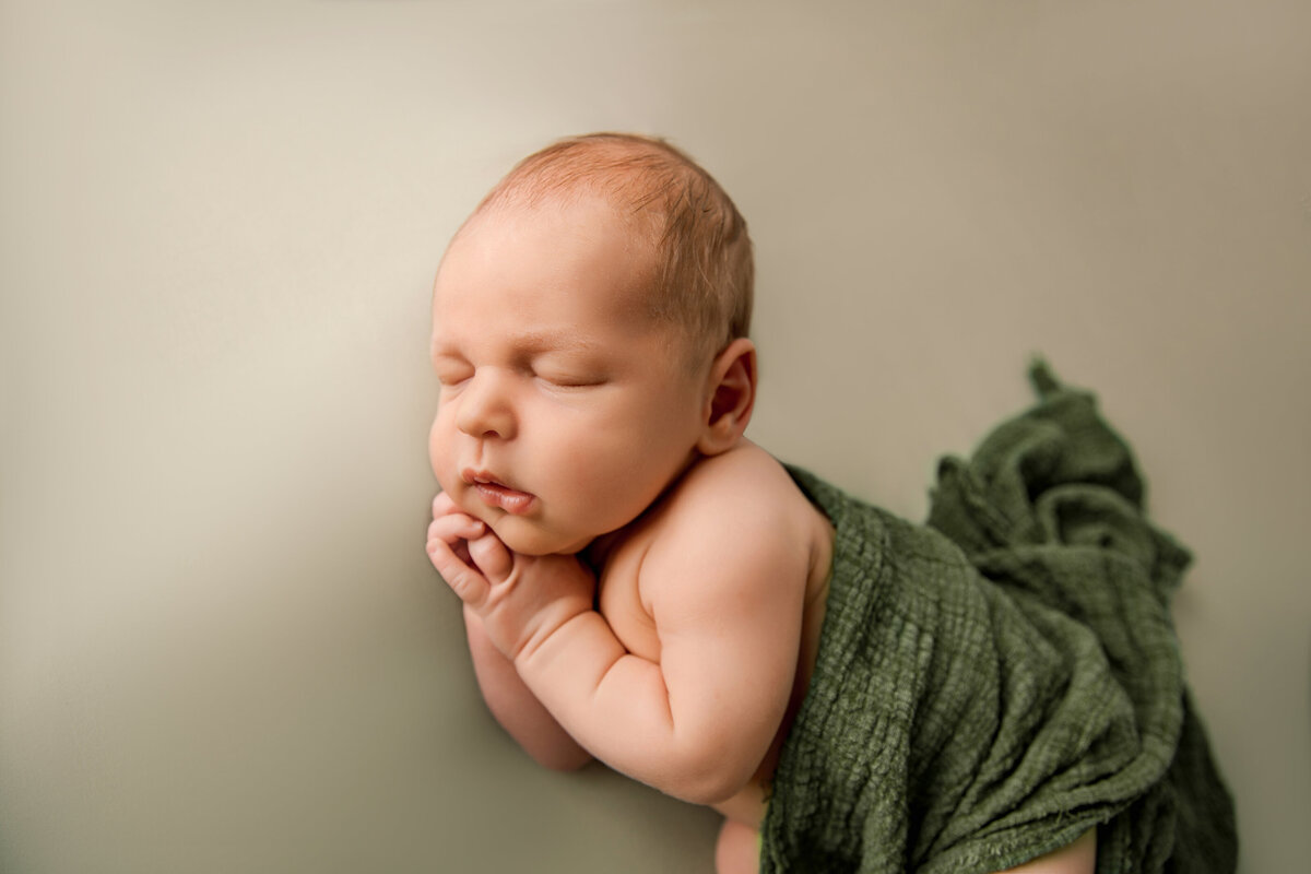 Newborn-Photographer-in-Cypress