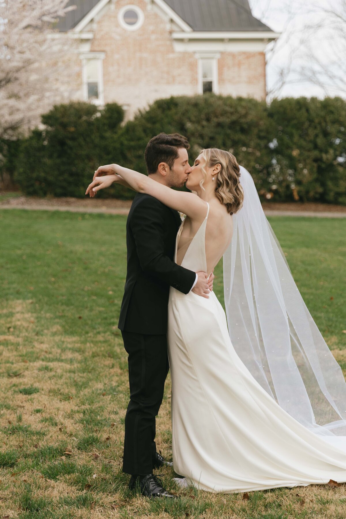 Chloe Parker Photography Heartfelt Wedding Photographer in Virginia — Wedding Photos 30