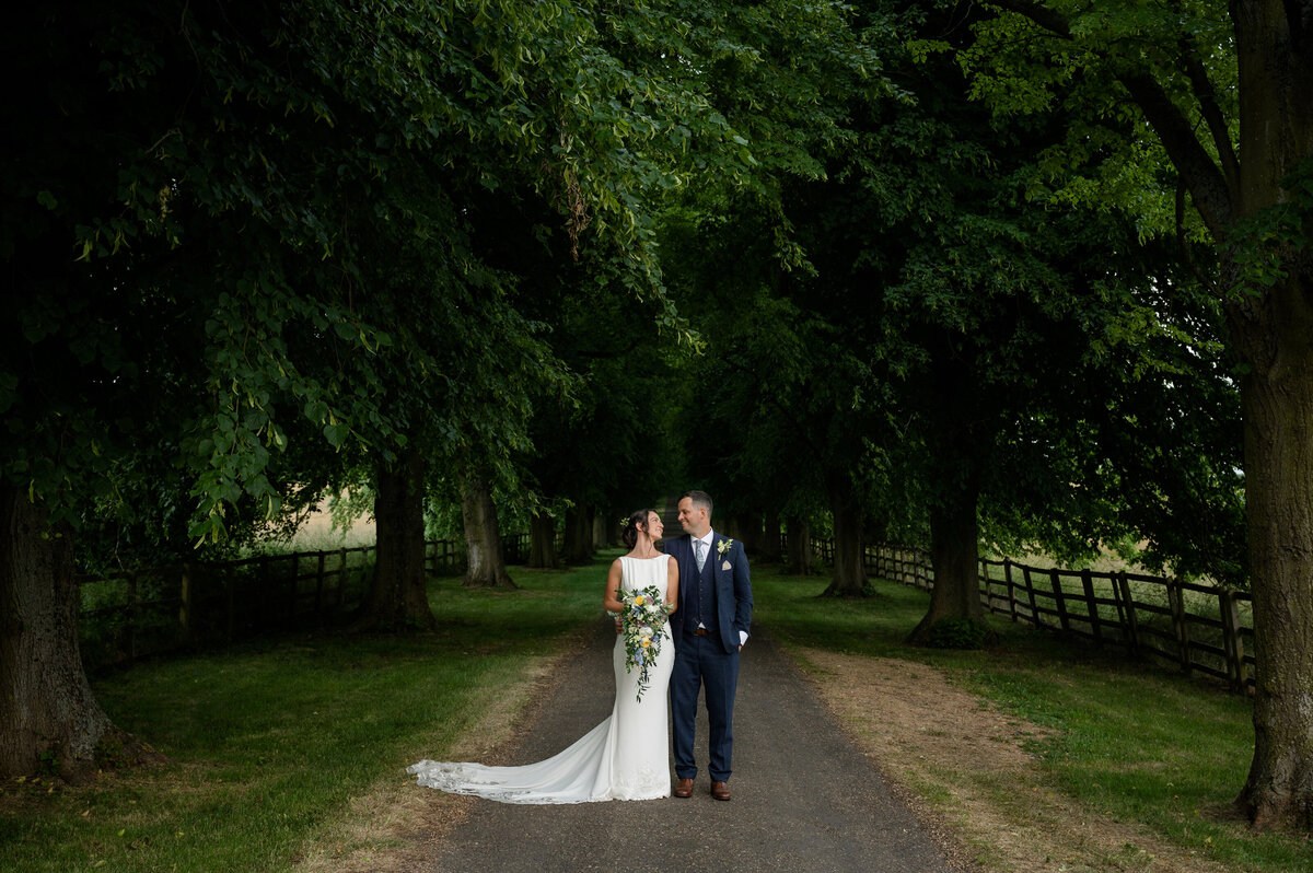Notley-Abbey-wedding-photography-1025