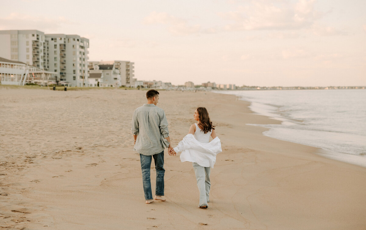 beach-maine-couple-engagement