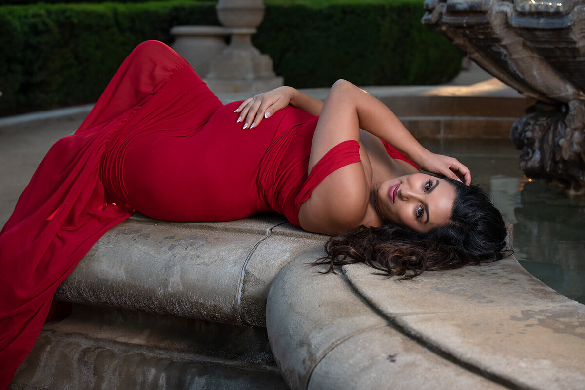 pregnant mom posed in her luxury photoshoot