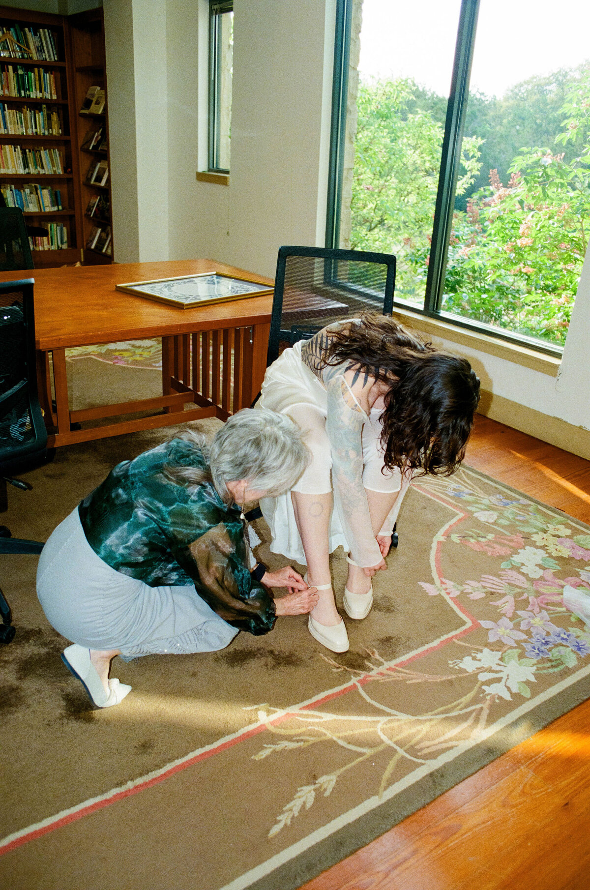 GettingReady_Esme&JacobWeddingPhotos_AustinWeddingPhotographer_HereafterFilms-51