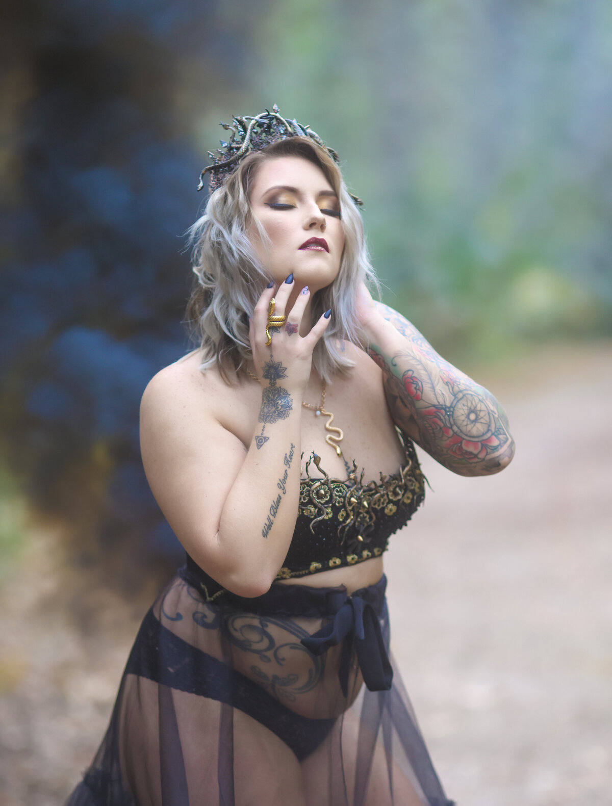 savannah-glamour-medusa-smoke-portrait-05