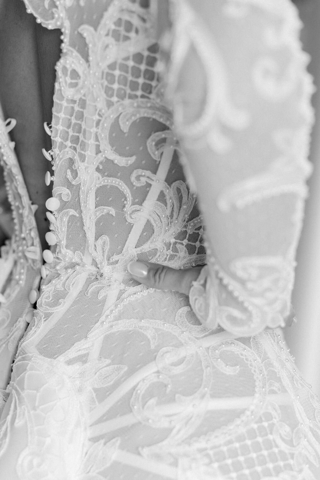 lace-wedding-dress-details
