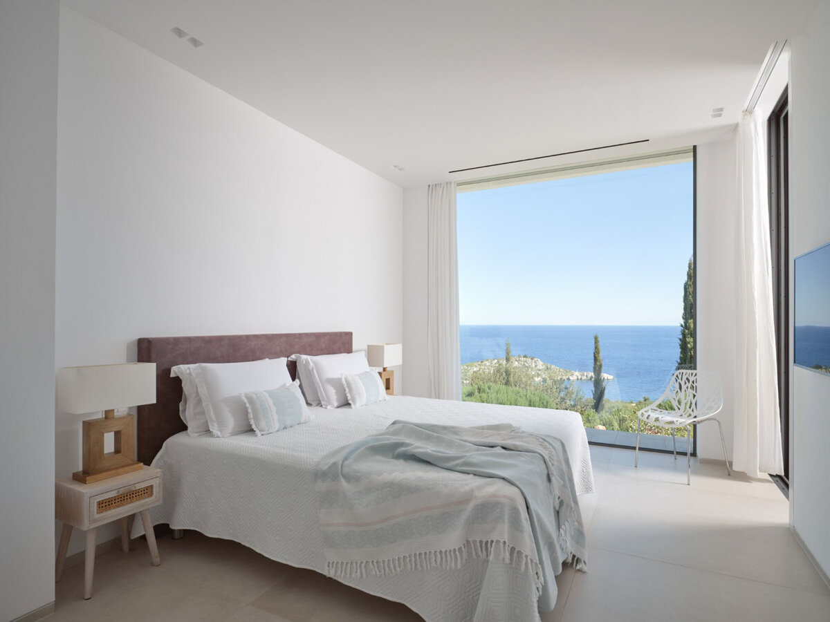 woman-Yoga-retreat-greece-06