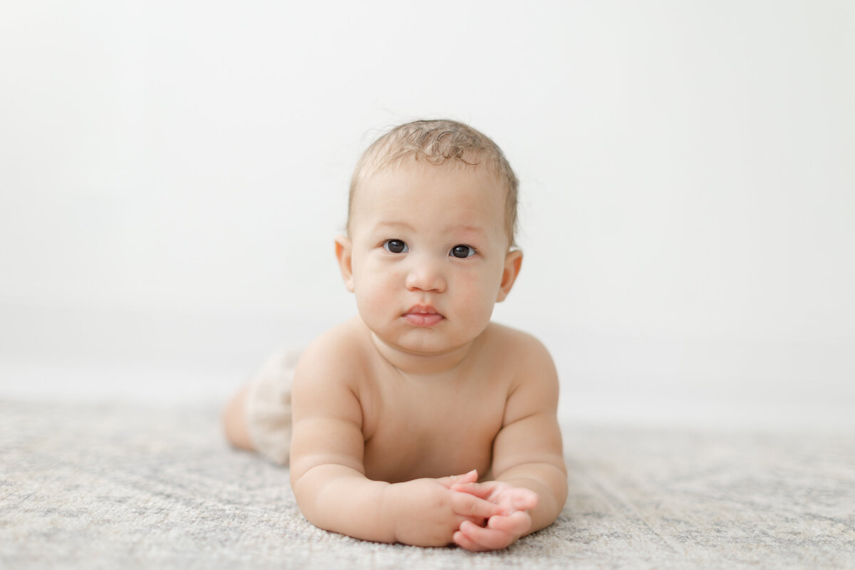 6 month baby milestone portrait session at Philadelphia photography studio - 15