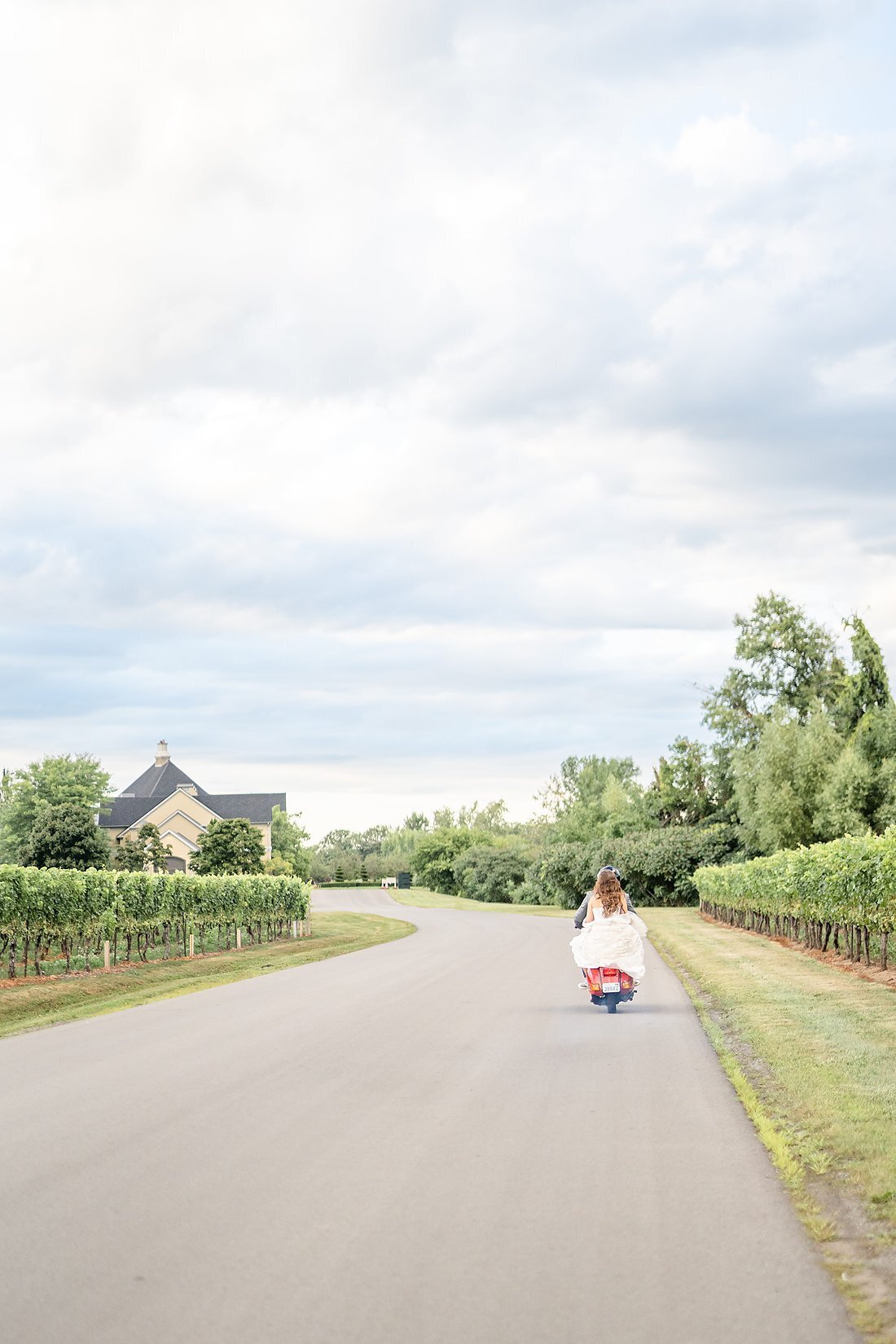 Kurtz Orchards Wedding by Dylan & Sandra Photography -289