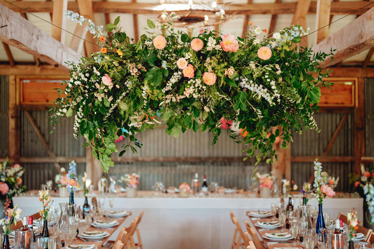 Issy-and-Bella-Floral-Design-Wedding-Florist-Herefordshire-Haybarn-House-J-L35