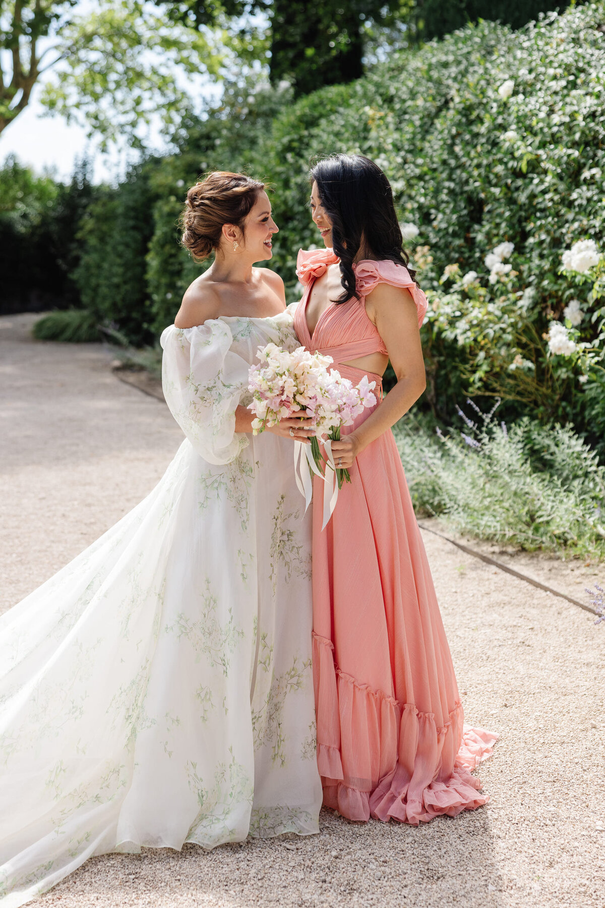 Pre-ceremony-pictures-chateau-Sannes