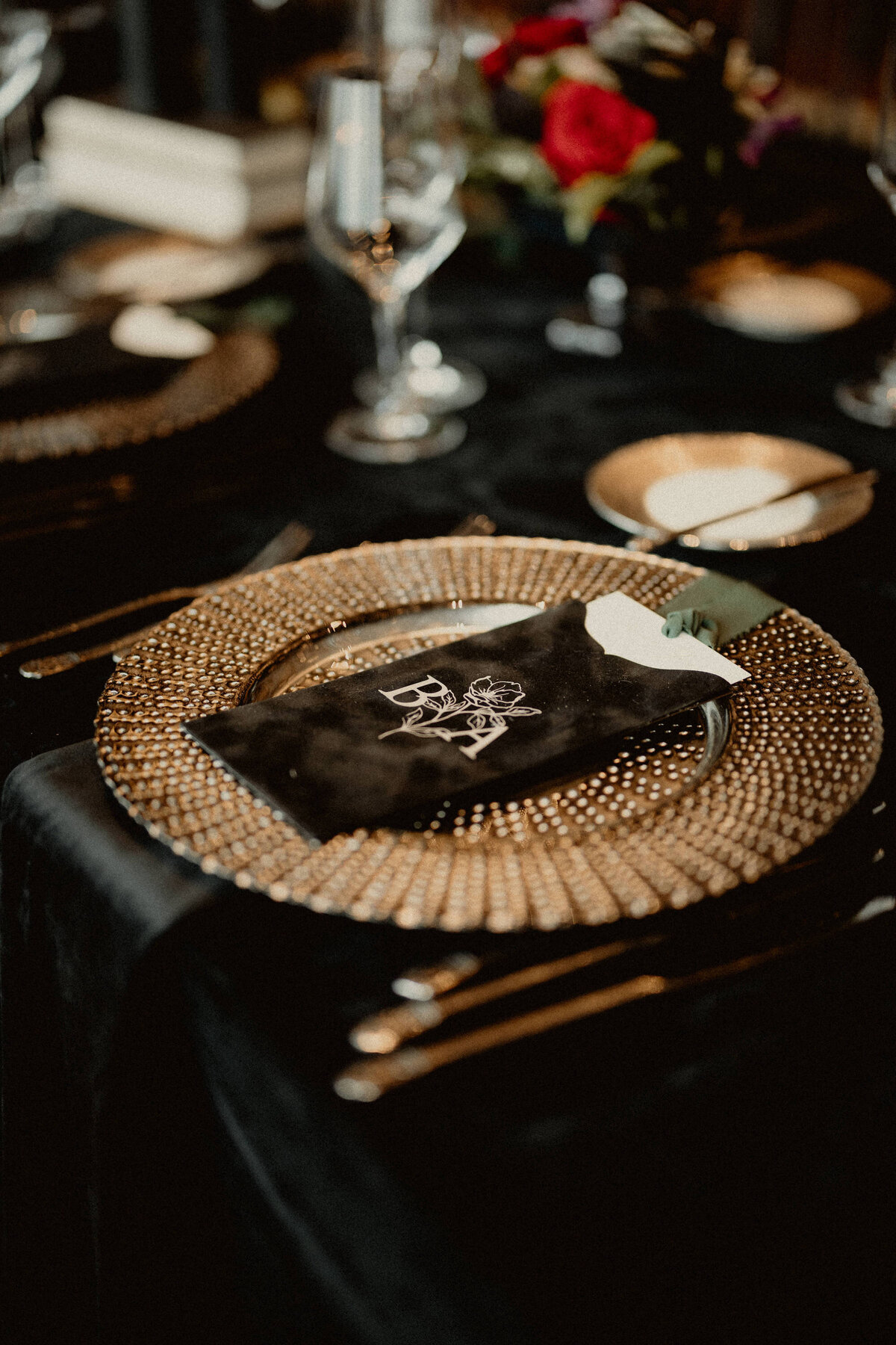 black-and-gold-wedding-placesetting