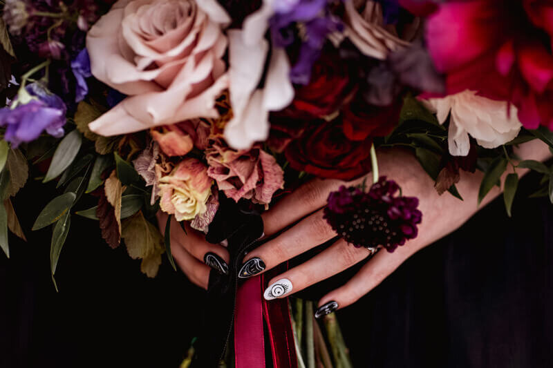 Brides dark bouquet