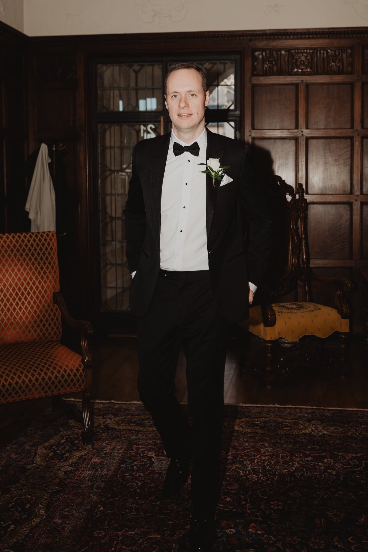 groom-in-tux-timeless-classy