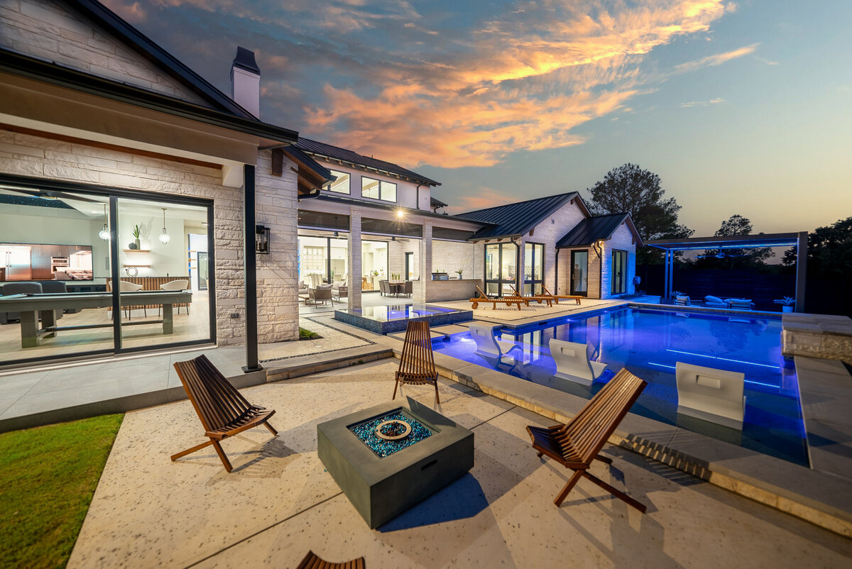 Relaxing outdoor spa in Southlake spec home