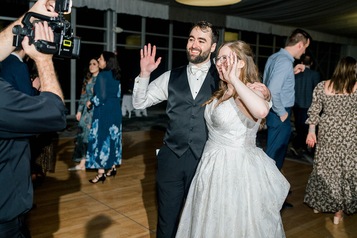 Eliana-Melmed-Photography-Chicago-LosAngeles-Jewish-WeddingPhotography-Dancefloor-00002