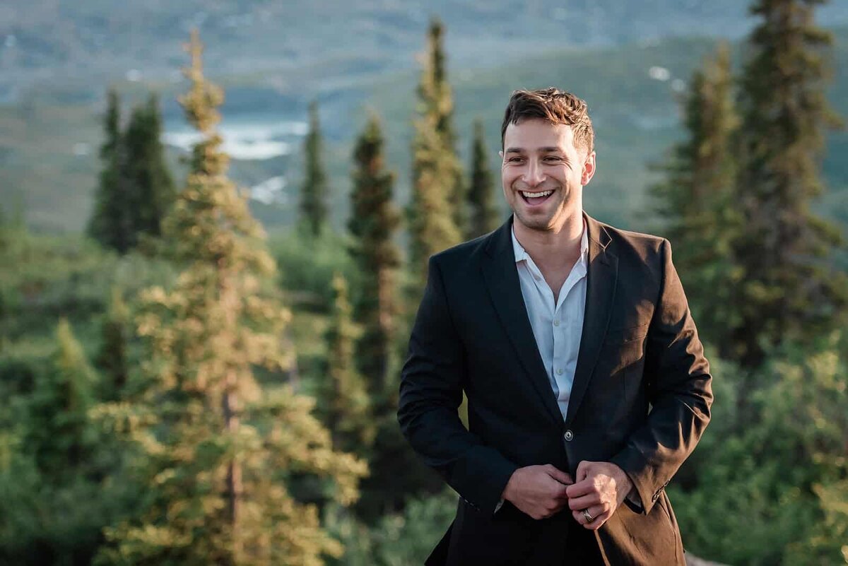 best-luxury-elopement-photograhper-in-alaska-Soul-and-Sky-Weddings