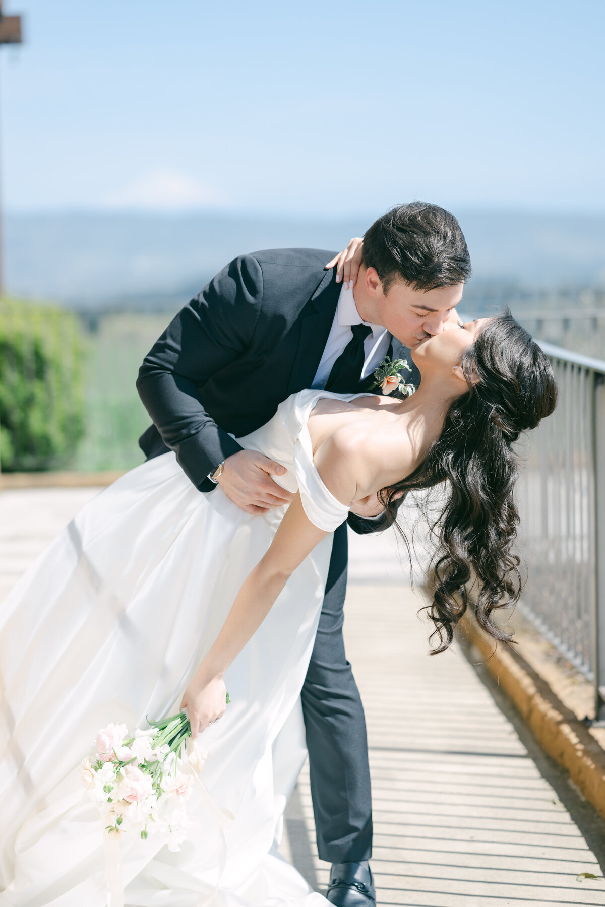 balcony kiss wedding