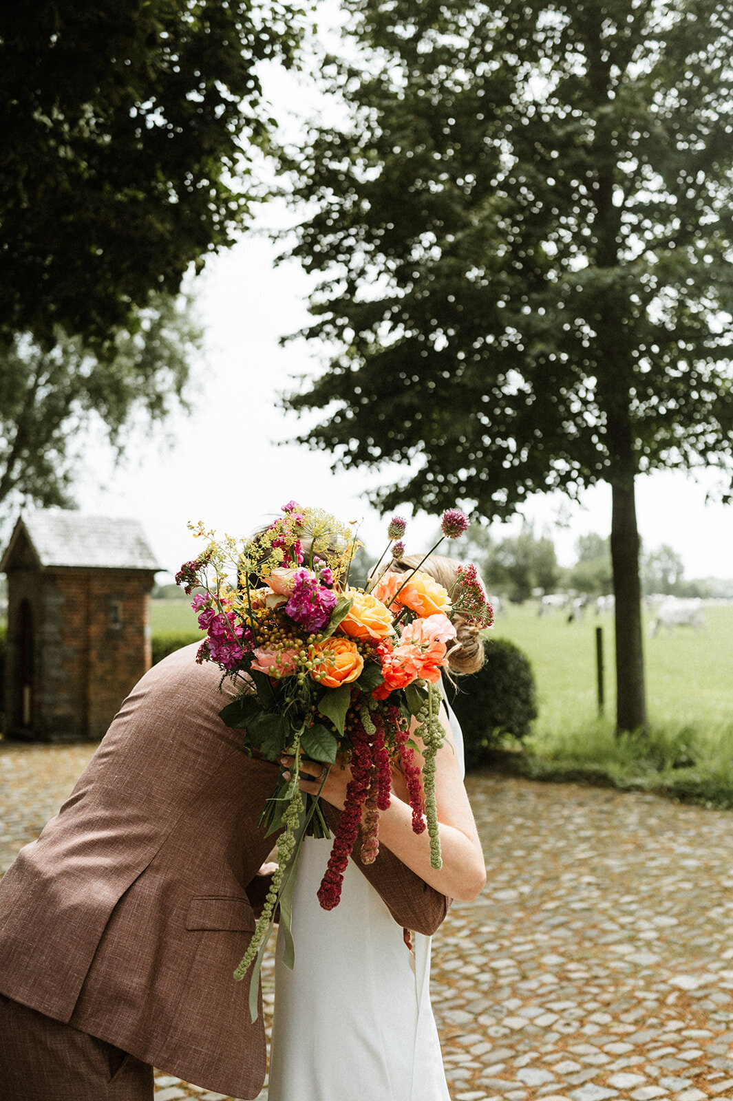 Herentals, salon weddings, moody, authentiek, alternatief trouwen,bruid, 2026, elopent, intiem, spontaan, tijdloos, trouwfotograaf, antwerpen - klaarmaken & first look-209
