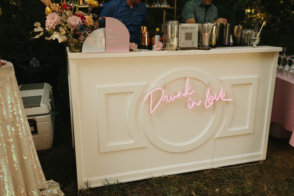 drunk-in-love-bar-pastel