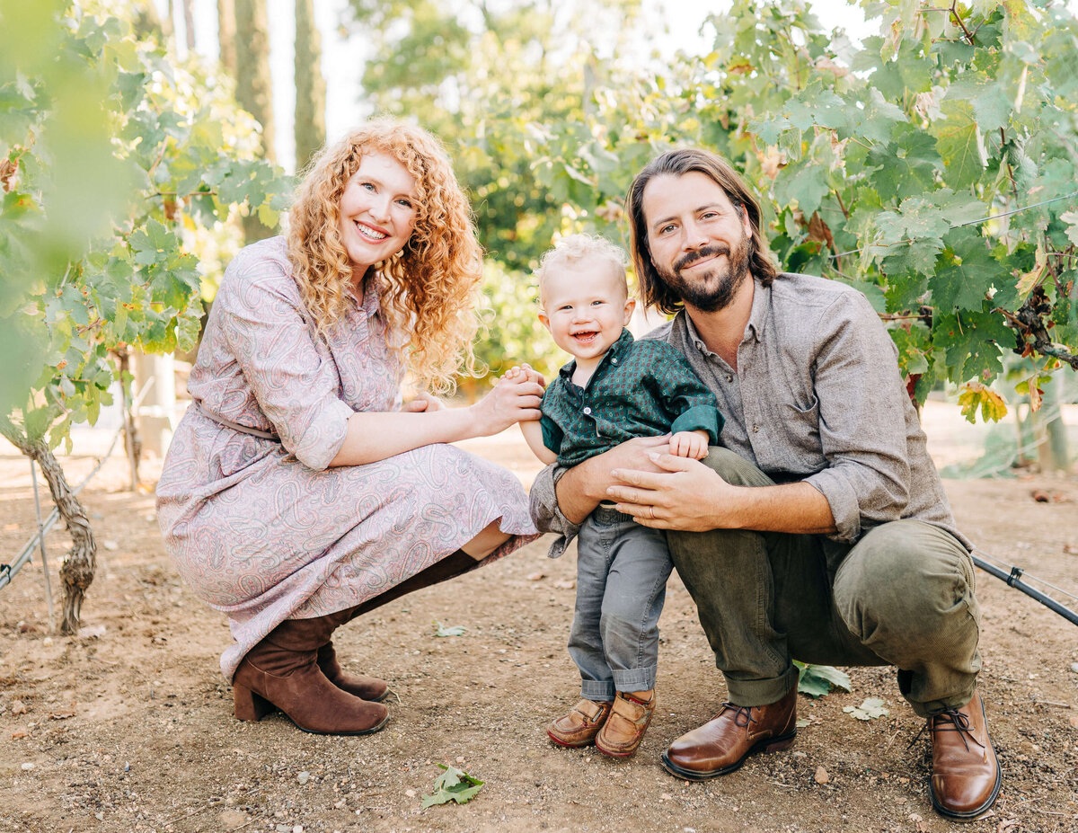 Family Photos in a vineyard, by Neide B. Photography