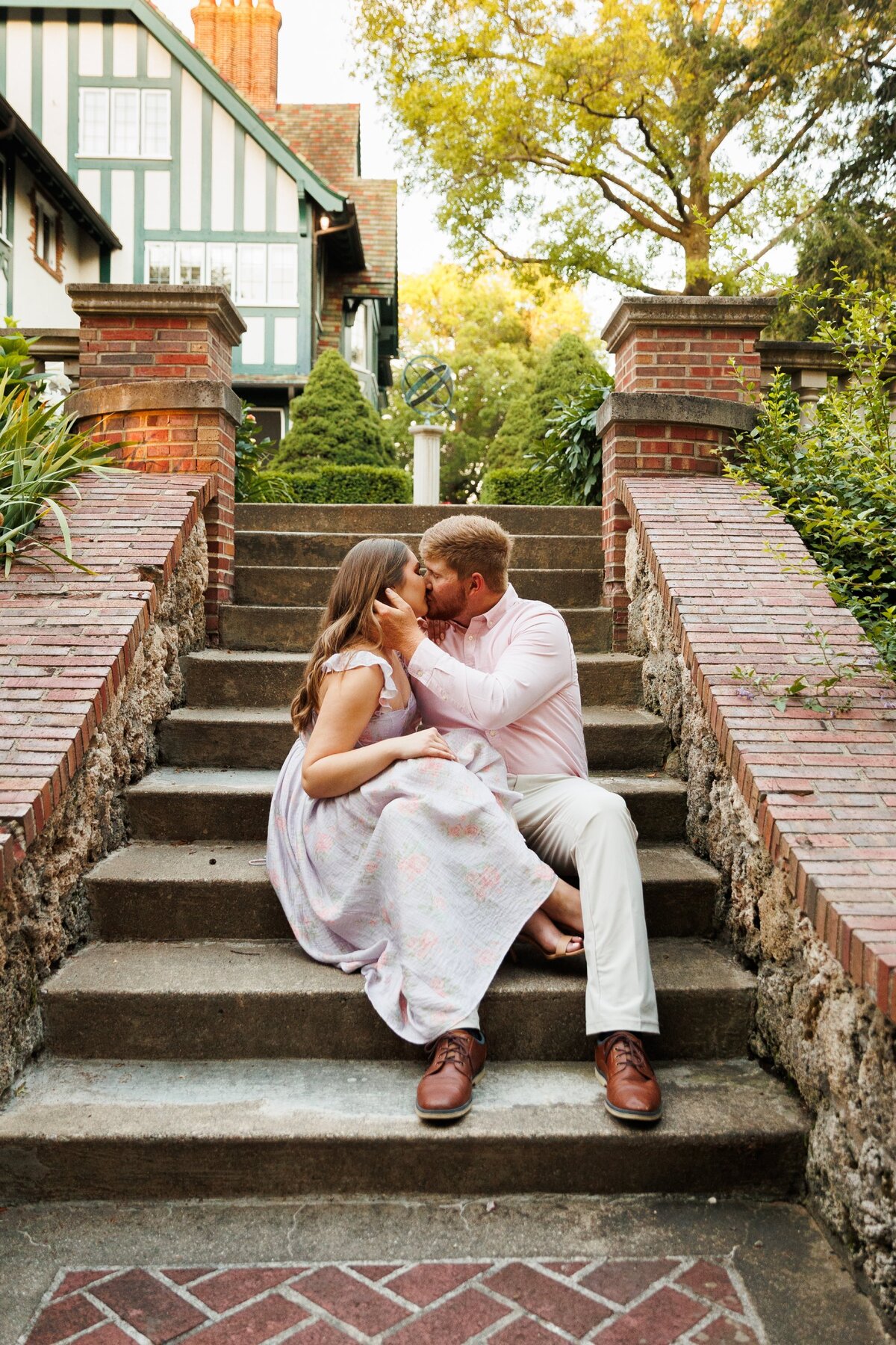 28-kellogg-manor-house-grand-rapids-engagement