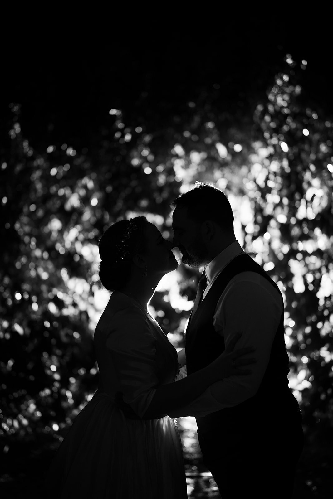 bride-groom-black-white-photo