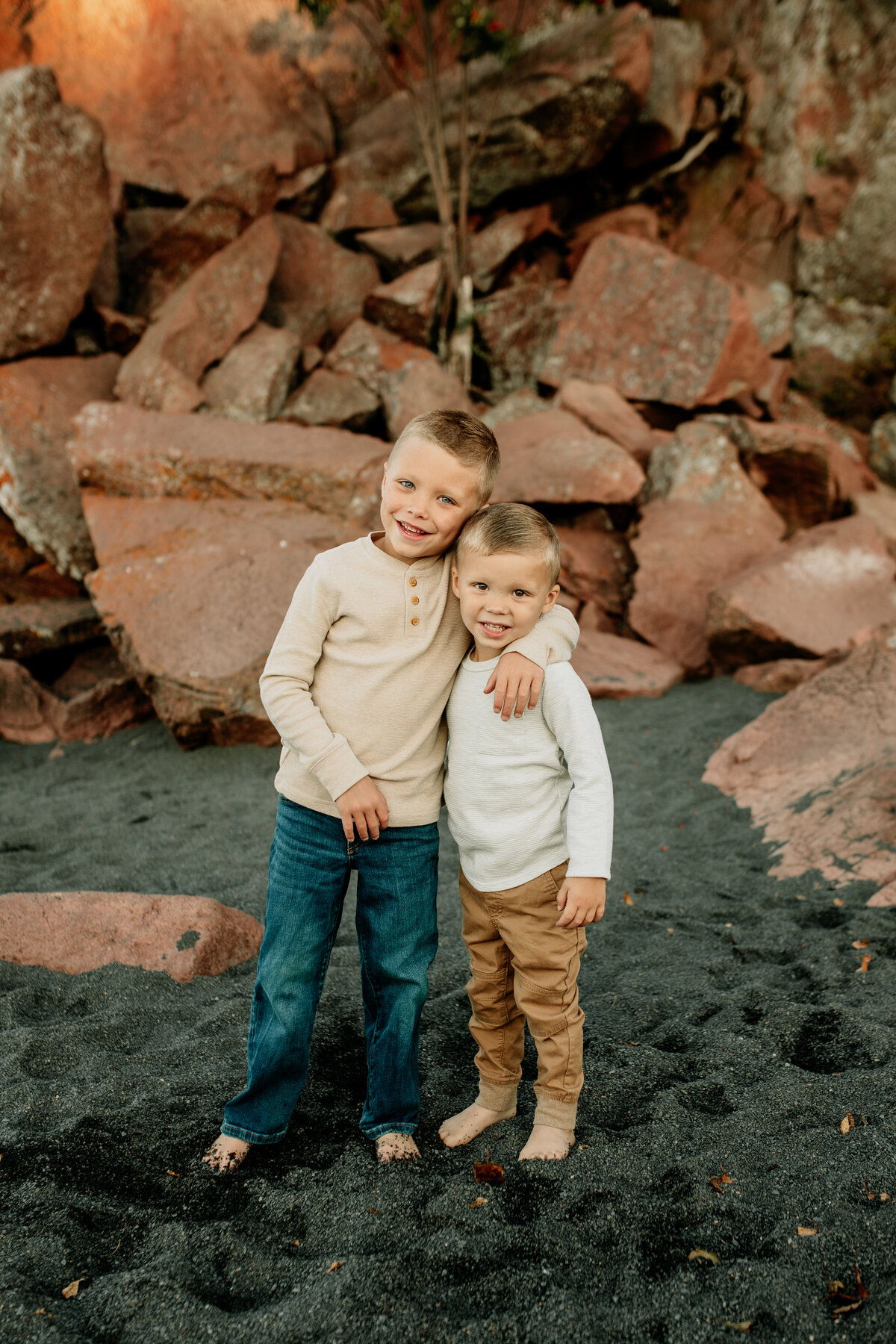 Outfit ideas for Fall family pictures on the North Shore